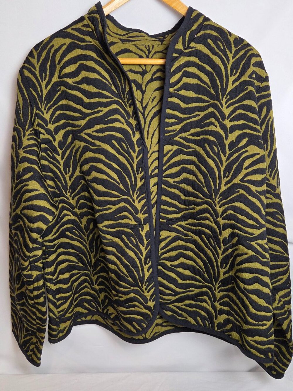 Trimdin Reversible Quilted Blazer Jacket Women's Green/Black Zebra Abstract